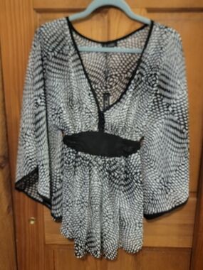 Panitti, size L,Black & White Patterned V-Neck Blouse with Empire Waist